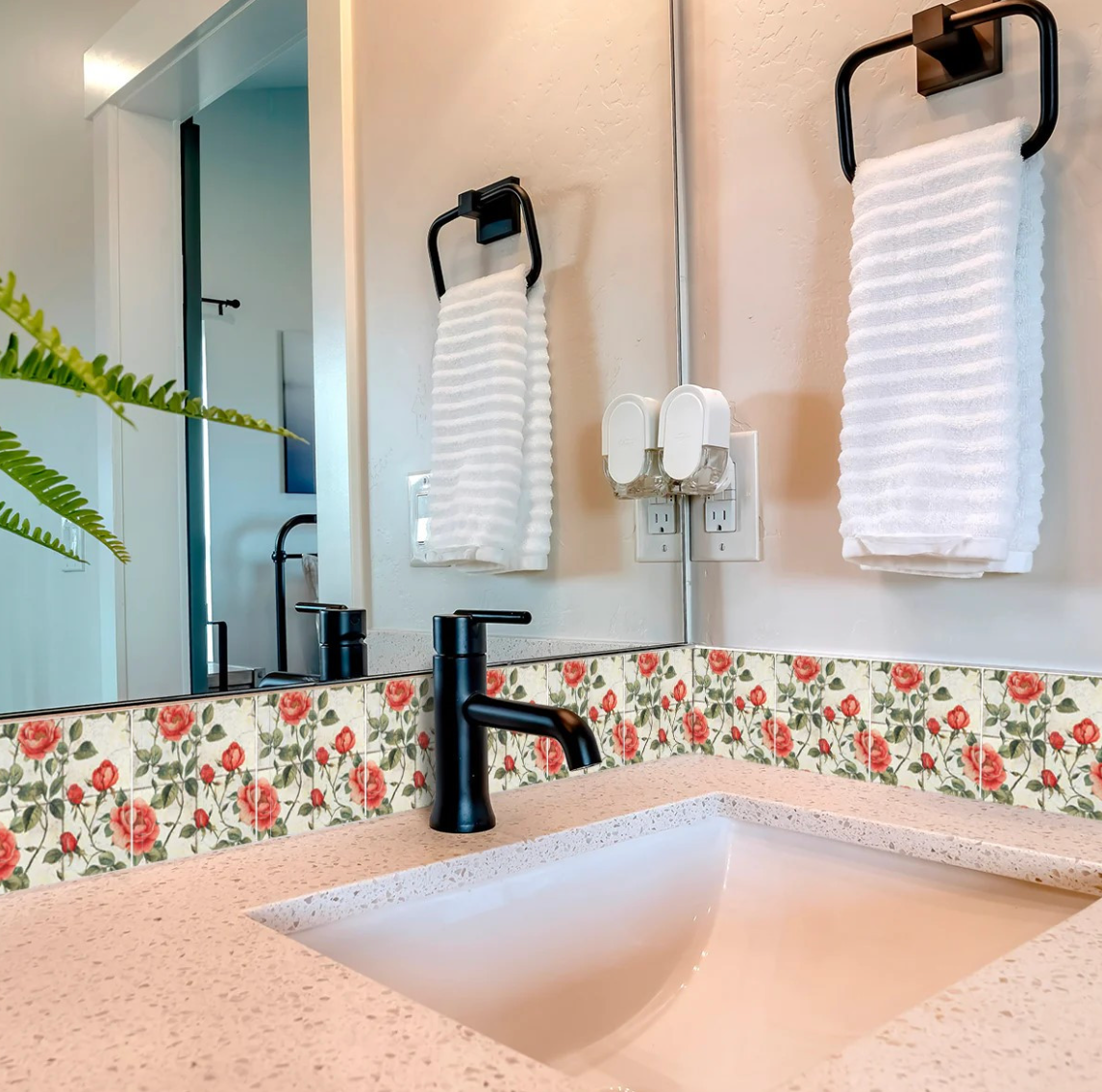 Red And Green Vinyl Arabesque Peel And Stick Removable Tiles (24 Tiles/Set)