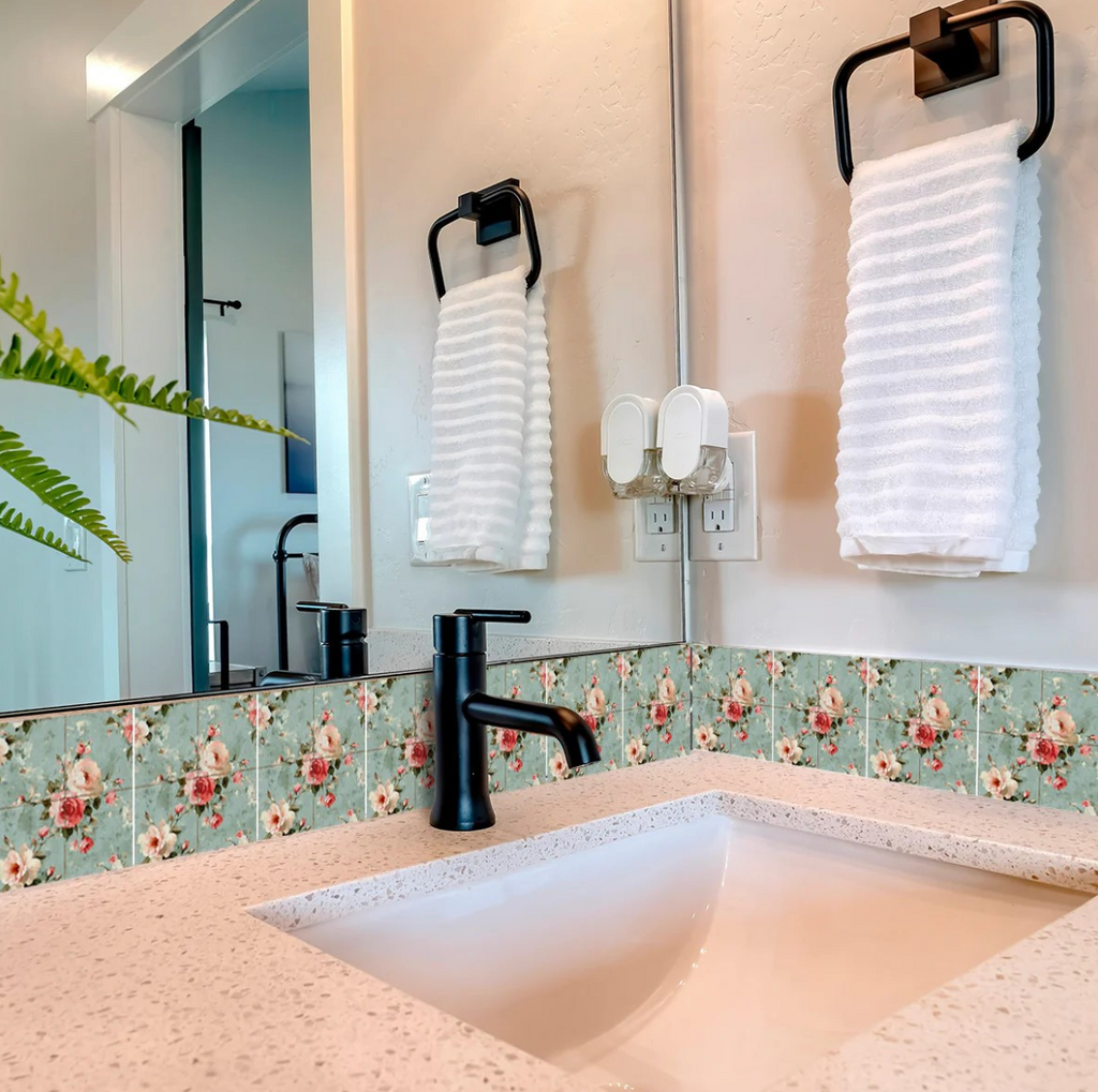 Red And Green Vinyl Arabesque Peel And Stick Removable Tiles (24 Tiles/Set)
